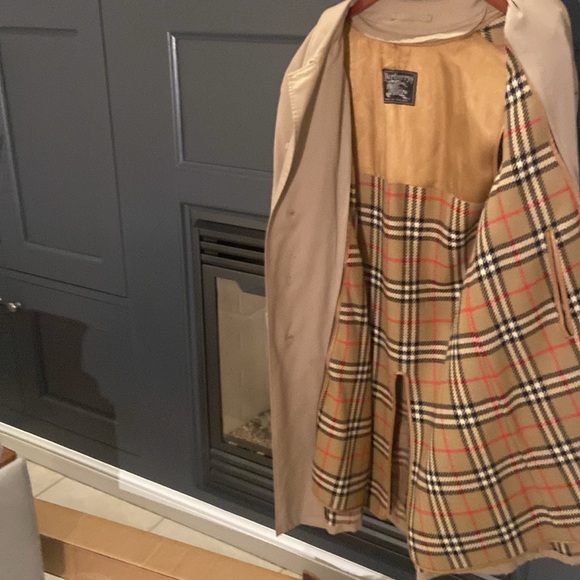 COPY - EUC. Luxury Classic Burberry 🧥Coat (unisex) - Picture 4 of 9